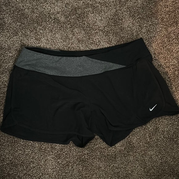 Black Nike Shorts - like new - Picture 1 of 3